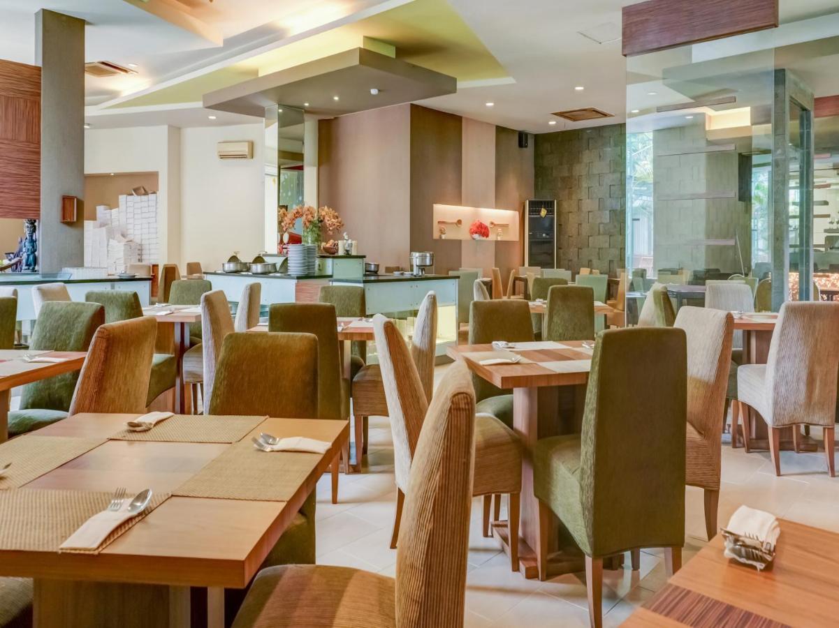 Townhouse Oak Hotel Grand Cikarang Exterior foto