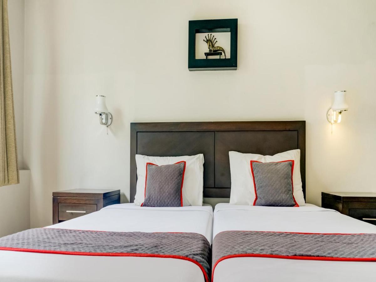 Townhouse Oak Hotel Grand Cikarang Exterior foto