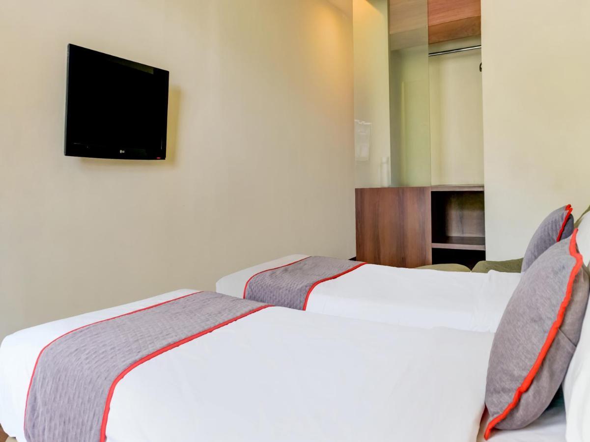 Townhouse Oak Hotel Grand Cikarang Exterior foto