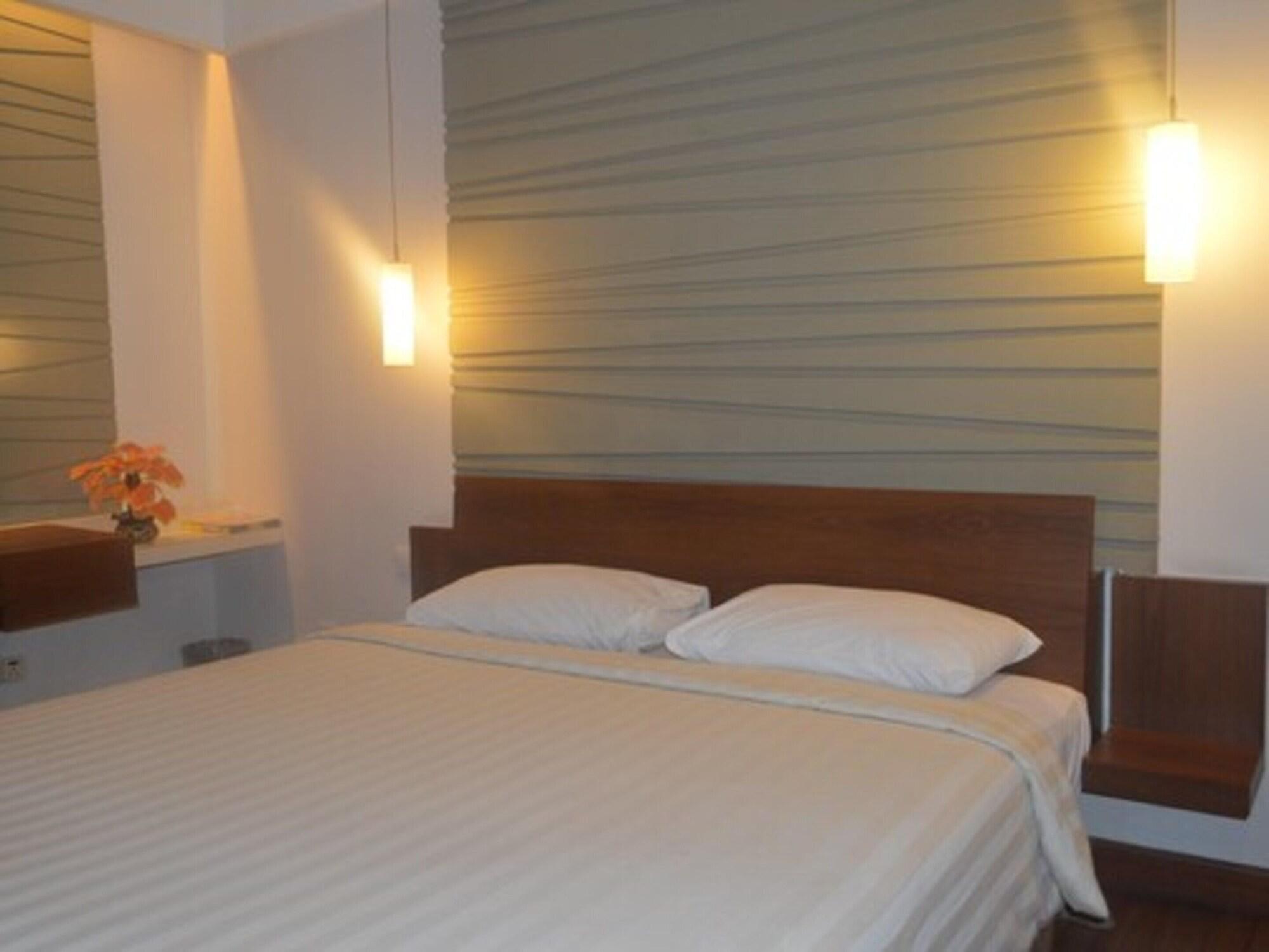 Townhouse Oak Hotel Grand Cikarang Exterior foto