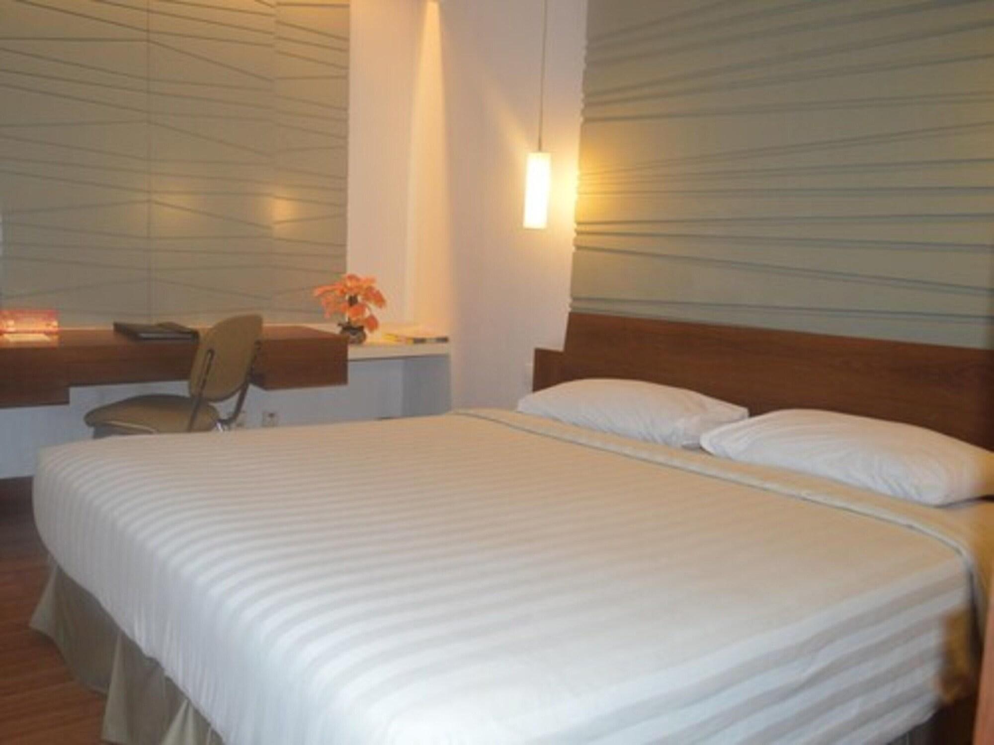 Townhouse Oak Hotel Grand Cikarang Exterior foto