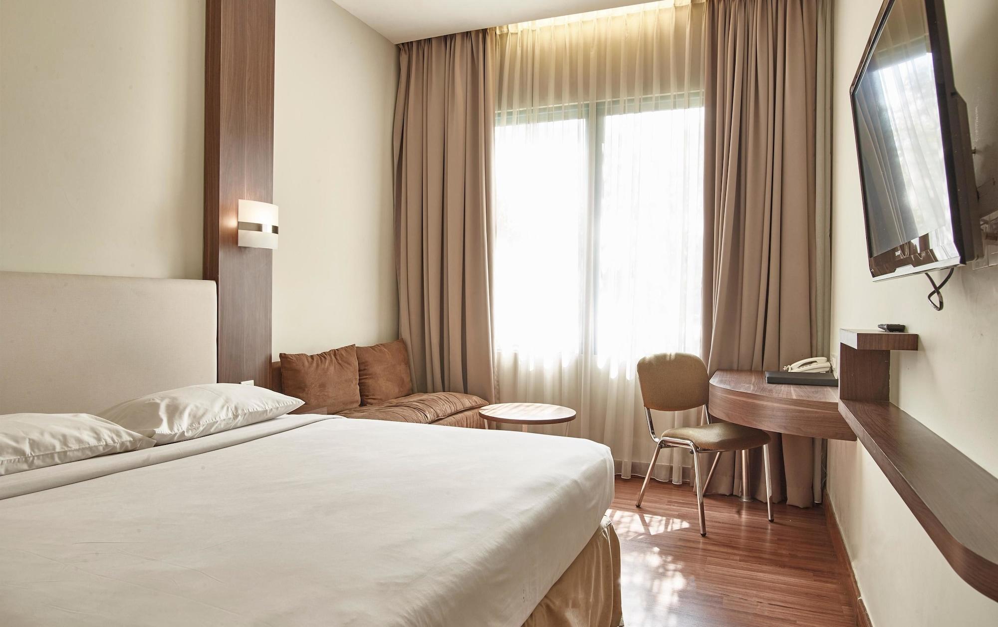 Townhouse Oak Hotel Grand Cikarang Exterior foto