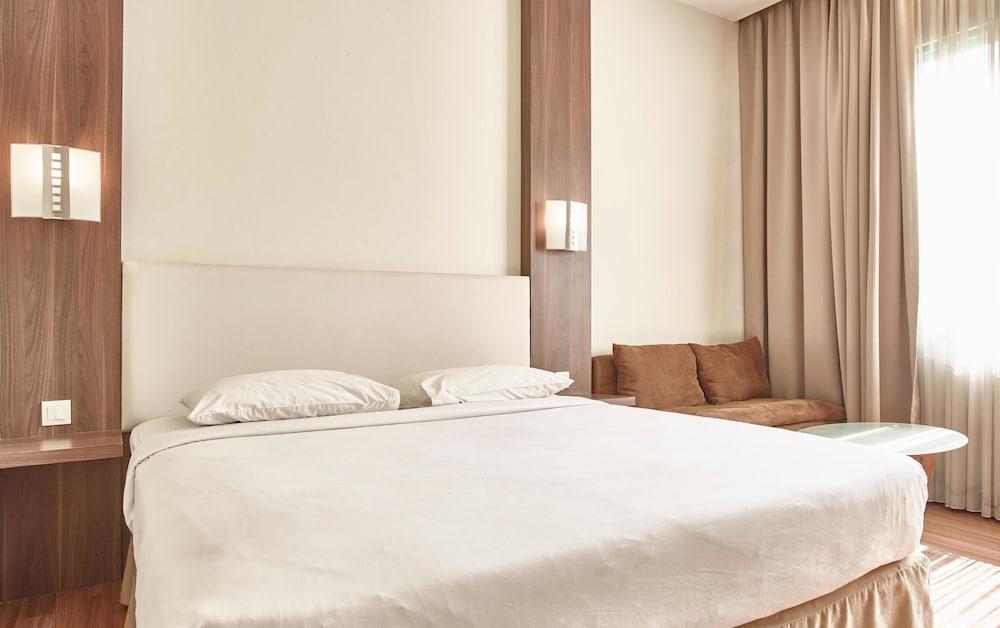 Townhouse Oak Hotel Grand Cikarang Exterior foto